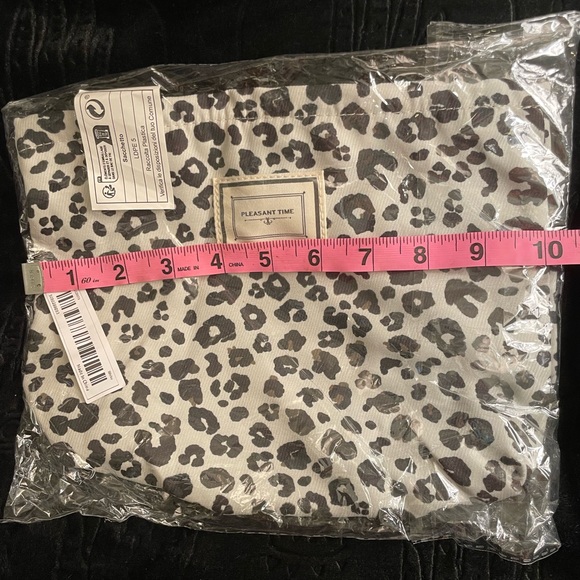 SNOW LEOPARD Print Large Makeup Bag (Brand New!) 🐾✨ - Picture 6 of 9